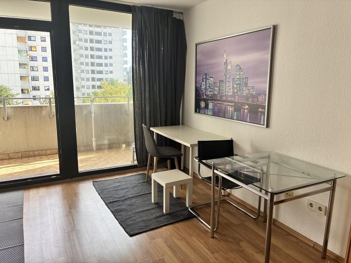 1-Zimmer Appartement in Frankfurt Sachsenhausen | Balkon | Möbliert | Leerstehend – Zimmer 1