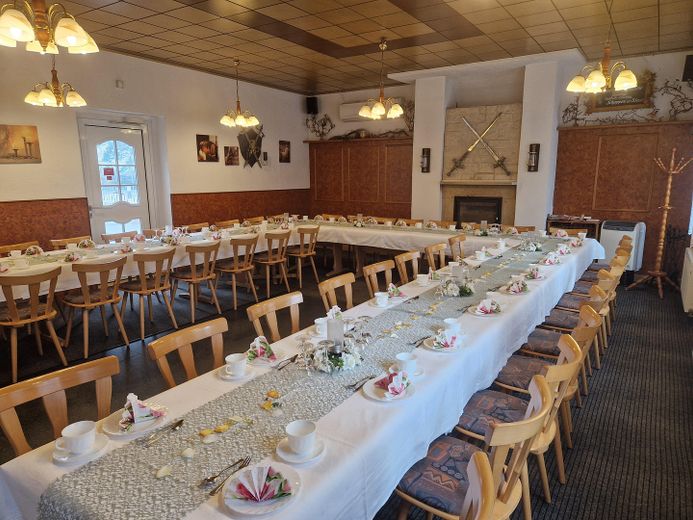 Restaurantimobilie mit viel Potential – Kaminzimmer