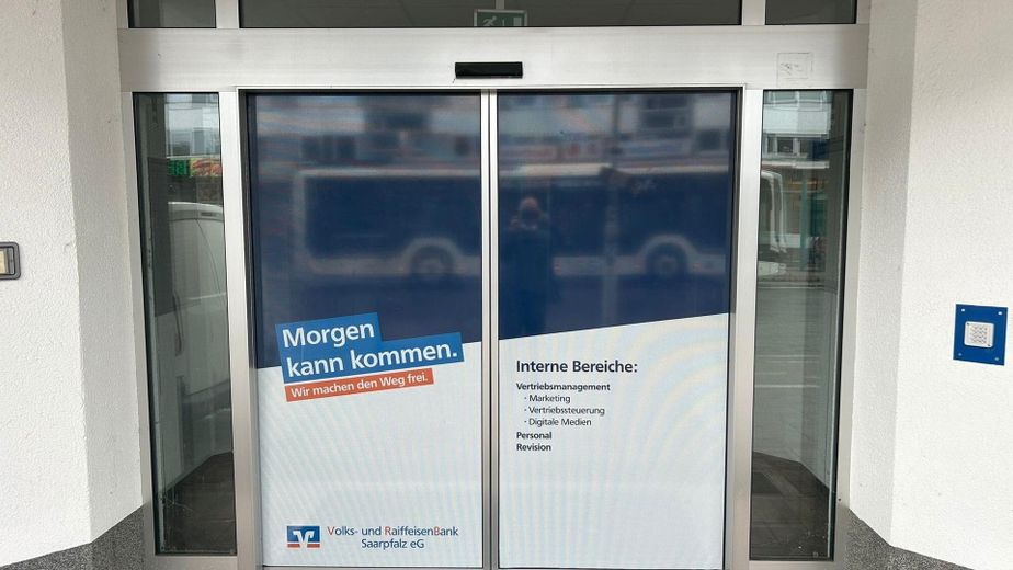 Powierzchnia biurowa / handlowa w najlepszej lokalizacji, parter, Homburg (Saara) – moderne Glasschiebetüren