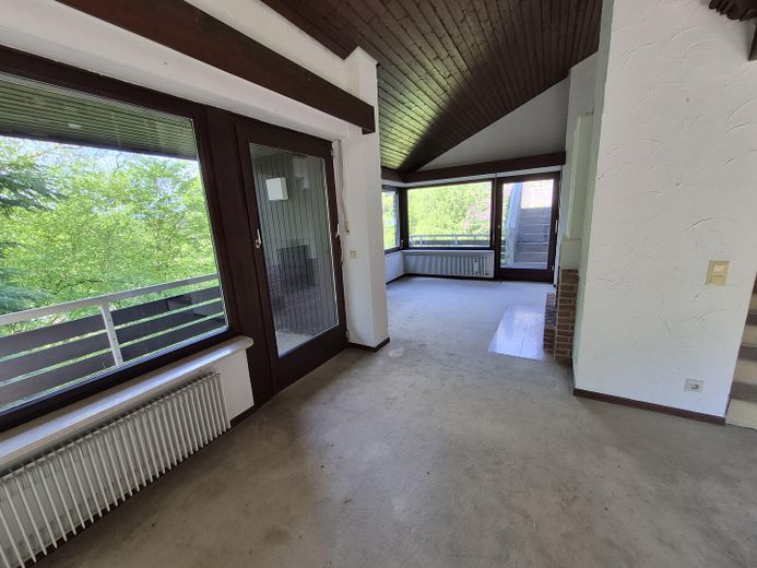 Wohnen im Wald-Panorama: Lichtdurchflutetes Architekten-Juwel in Partenstein – Foto 11