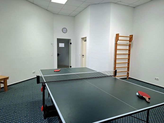 KURPARK-RESIDENZ Appartement en copropriété de 2 pièces, piscine/jacuzzi/sauna inclus dans les charges de copropriété, pompe à chaleur ! 1 place de parking en garage souterrain – Tischtennisraum im EG