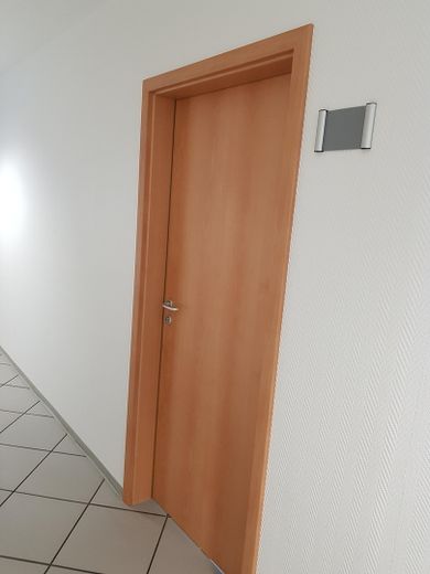 Kleine Bürofläche, Homeoffice-Ersatz sofort verfügbar – Eingang Büro 