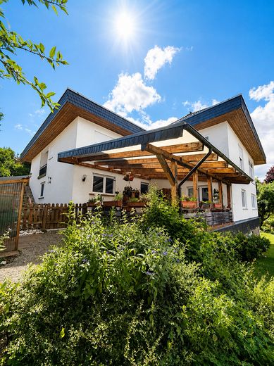 Provisionsfrei: Wohnen mit Weitblick – Einfamilienhaus mit Einliegerwohnung in Idstein-Heftrich – Garten 
