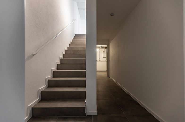 Stilvolle Neubau-DHH / Jetzt letzte Einheit sichern – Flur Keller 