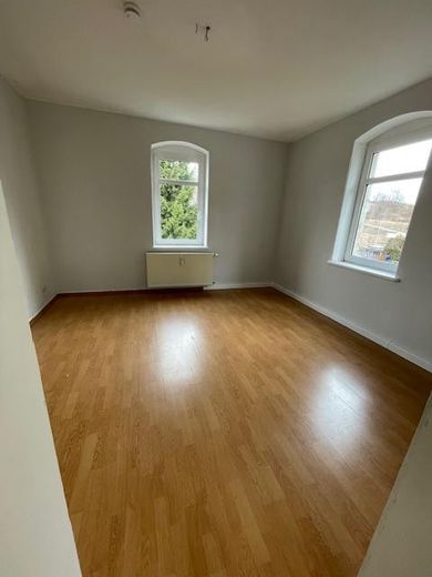 kl. MFH san. AB, 4-Zi. Wohng. 1.OG, 2xBad, 2 Balk., ruhig DD-Süd – Zimmer Hofseite links