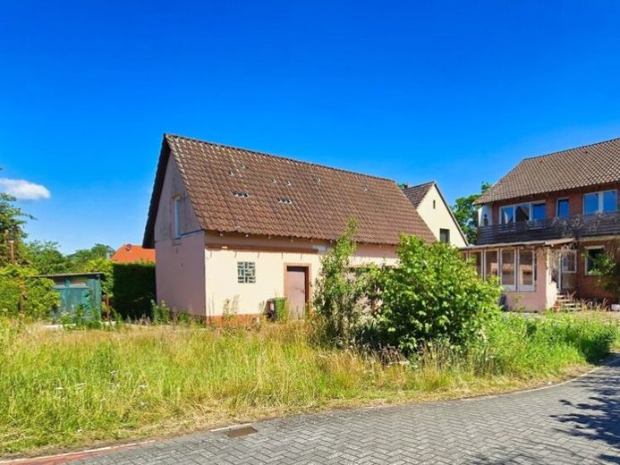 Casa da ristrutturare: 
152 m² di superficie abitabile, 753 m² di terreno, garage con potenziale di ampliamento! – Foto 1