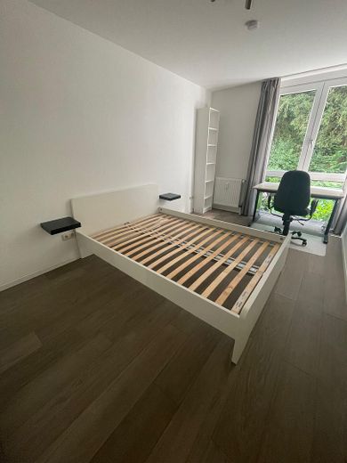 Muy bonito piso de 2 habitaciones con vistas al parque urbano de Aquisgrán, incl. muebles y cocina amueblada – Schlafzimmer 1