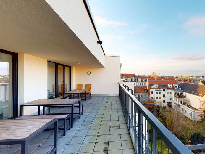 ** Modernes und vollmöbliertes 1-Zimmer-Apartment mit EINBAUKÜCHE, eigenem BALKON und gemeinschaftlicher DACHTERRASSE ** – Ansicht I: Dachterrasse