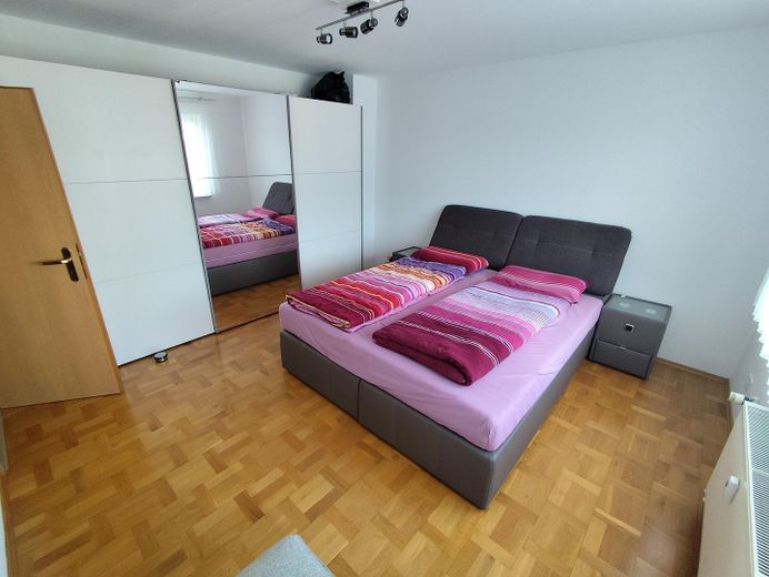 Grand appartement de 4 pièces avec balcon et place de parking en sous-sol, dans un quartier prisé de Bad Homburg – Schlafen 3