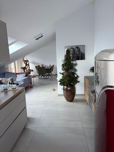 Appartamento mansardato in posizione premium con vista panoramica – Foto 14
