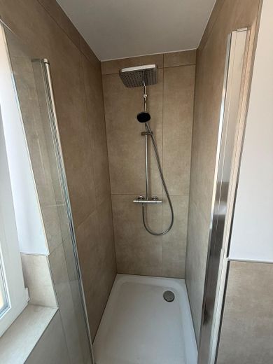 2-3 Zimmer Wohnungen: Erstbezug nach Kernsanierung – Moderne Wohnungen in zentraler Lage von Lehrte – Badezimmer 2 Zi. Wg.