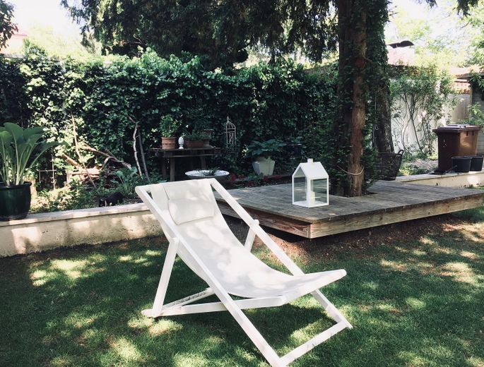 Große Altbau-Villa in Augsburg Göggingen - Exklusives Haus mit Garten – Garten mit Holzdeck
