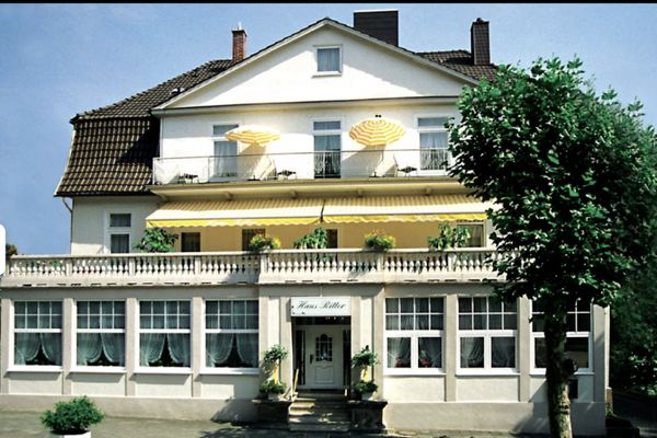 Stadtvilla am Kurpark – 25 Zimmer, Lift & großer Garten