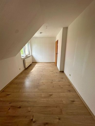 Gemütliche 2-Zimmer mit neuen Laminat und Einbauküche in guter Lage! – PHOTO-2026-06-18-10-32-20