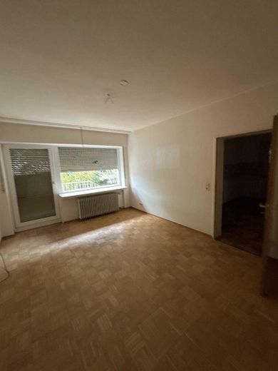 Bezahlbar wohnen: Renovierungsbedürftiges Haus im Erbbaurecht mit Potenzial – Esszimmer