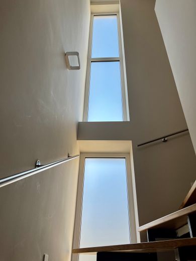 Casa d’architetto completamente ristrutturata a Mainz-Drais | 191 m2 | 7,80 m di larghezza della casa | 3 bagni | Pompa di calore – Treppenaufgang