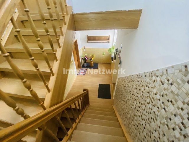 ***Großzügiges Vierfamilienhaus mit Potenzial - Kapitalanlage trifft Lebensqualität*** – Treppenhaus 2