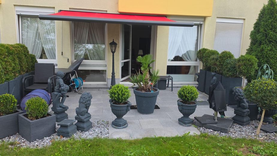 Große Terrasse! Stilvolle 2-Zi.-Garten-Whg m. EBK u. guter Infrastruktur - N/West – Terrassenansicht
