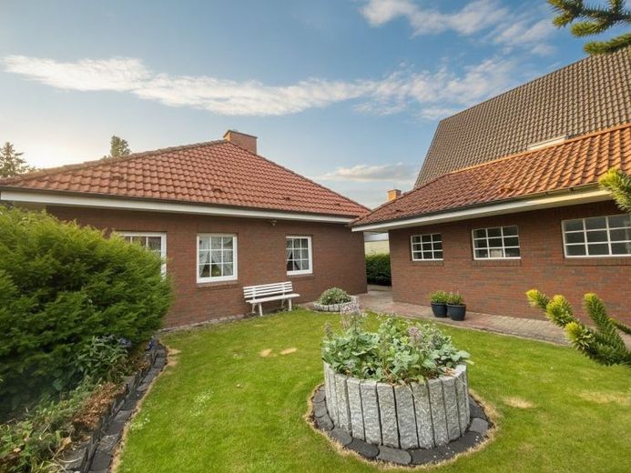 Walmdachbungalow in Marne - Stilvolles Wohnen mit Gartenblick und Wintergarten! – Foto 1