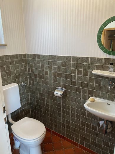 Casa a schiera di testa in posizione residenziale tranquilla a Untereisesheim – Gäste WC 