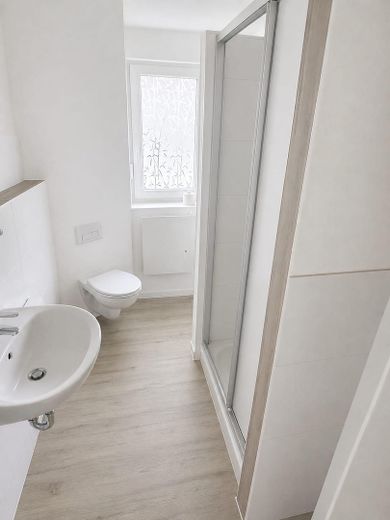 2-Zimmer Wohlfühloase mit Stellplatz im Grünen – Bad