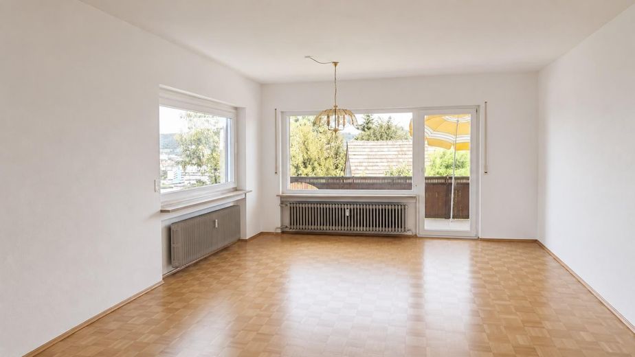 4,5-Zimmer-Wohnung mit schönen Ausblicken in Lörrach – Wohnzimmer