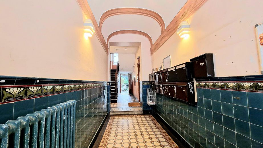 KREUZKÖLLNER KIEZ! Eleganti - 2 appartamenti d’epoca collegati | completamente ristrutturati | 3 ingressi | senza provvigione – VH Eingang