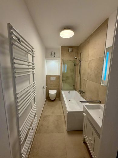 *Provisionsfrei* Renovierte 2,5-Zimmer Wohnung mit Balkon – Foto 3
