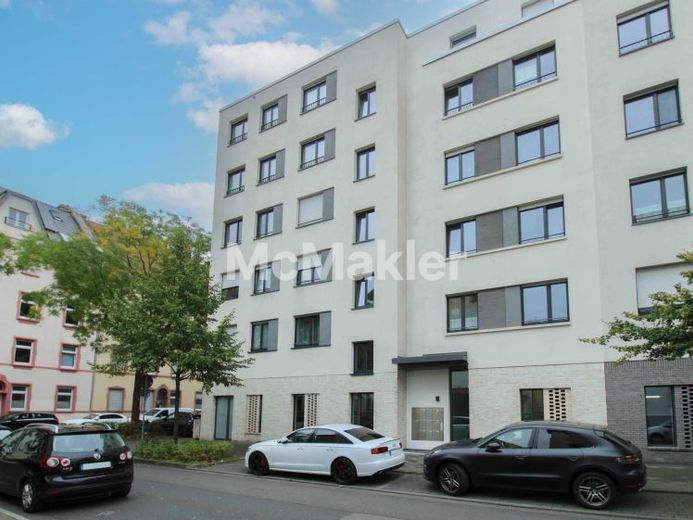 Stadtleben trifft Wohngefühl – großzügige 5 Zimmer mit Terrasse & Balkon – Foto 1