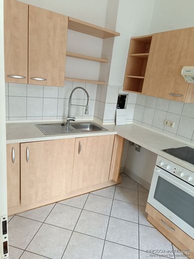 Schön geschnittene 3-Zimmer-Wohnung mit EINBAUKÜCHE, Personenaufzug, BALKON und Gäste-WC zu vermieten! – Küche
