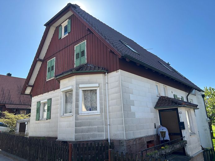 Zweifamilienhaus mit Potenzial: Eine Wohnung bezugsfertig, eine Wohnung zum gestalten und mit viel Raum für eigene Ideen – Foto 5