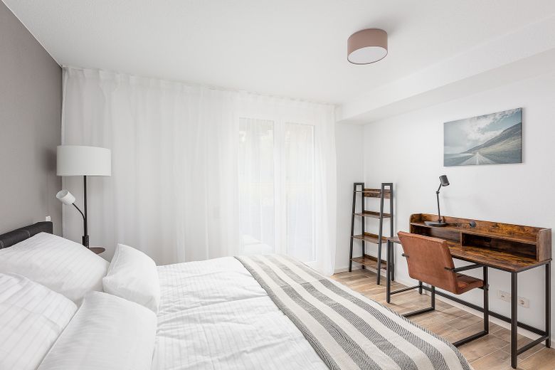 Neubau: vollmöblierte Businessapartments mit Panoramablick – Apartment 4 Arbeitsplatz