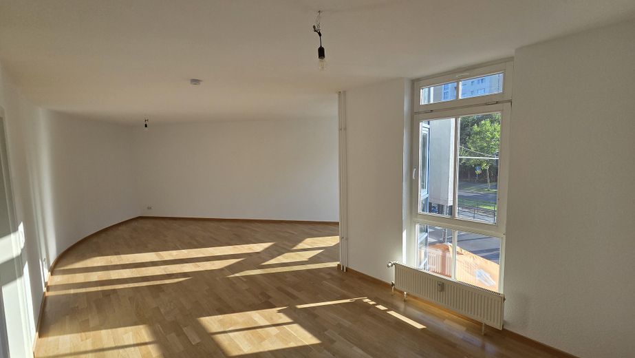 Frisch renoviert: Großzügige 140 m² Etagenwohnung mit Süd-Balkon, Parkett, Duschbad & TG-Stellplatz – Esszimmer