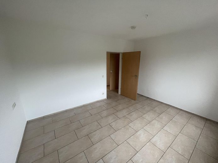 Geräumige 5- Zimmer Wohnung mit Balkon im 2. OG – Zimmer 4