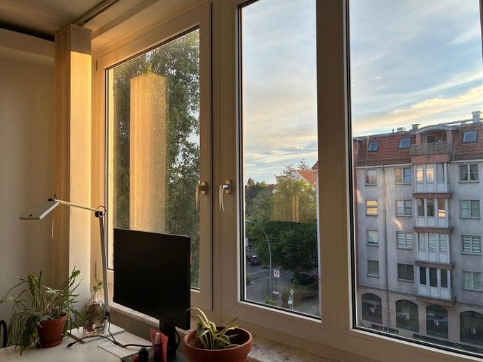 Provisionsfrei & Bezugsfrei: Eigentumswohnung mit Balkon & Fußbodenheizung nahe Tempelhofer Feld – Aussicht