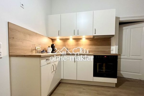 smart single apartment with modern fitted kitchen, ready to move in, right by the Landeskrone, separate parking space available