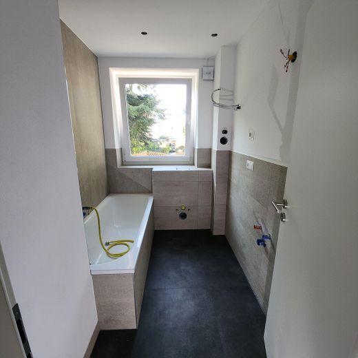 ***Top-renovated 1.5-room apartment in a quiet residential area close to the city centre*** – Bad
