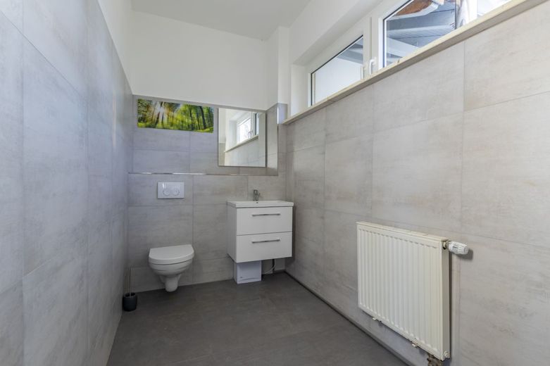 Über 8 % Rendite: Boardinghouse-Ensemble: 3 Gebäude &amp; Garten – Gebäude 2 |Badezimmer
