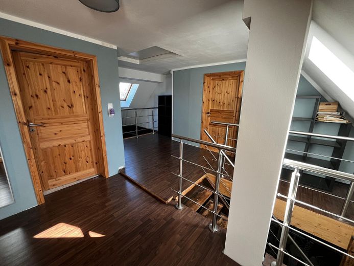 Einfamilienhaus auf 1633 m² Grundstück – Flur oben