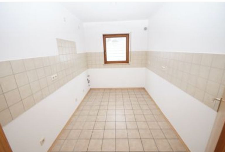Wohnen in Überlingen: Großzügige 3-Zimmer-Oase mit Balkon, Aussicht & 2 Stellplätzen – Küche