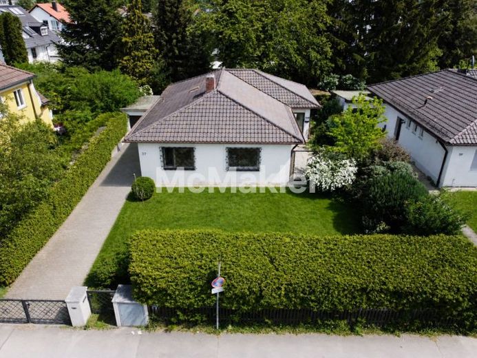 Charmantes freistehendes Einfamilienhaus mit großem Grundstück und viel Potenzial in Neuaubing! – Foto 1