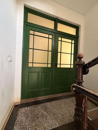 Велика квартира в старому будинку — 10 кімнат поблизу Державного театру Котбуса, лікарського кабінету, підходить для спільного проживання – Wohnungstür