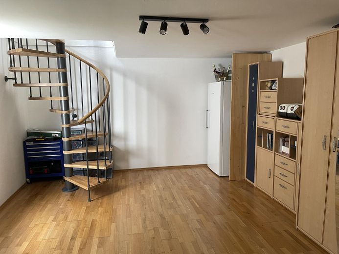 Moderno appartamento al piano terra di 3,5 locali con giardino e seminterrato in posizione TOP a IN-Süd, vicino alla stazione centrale – Hobbyraum 24 qm