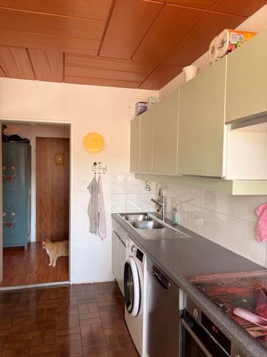 Helle 3-Zimmer-Wohnung mit Südost-Balkon, TG-Stellplatz in Bahnhofsnähe in Esting – Küche