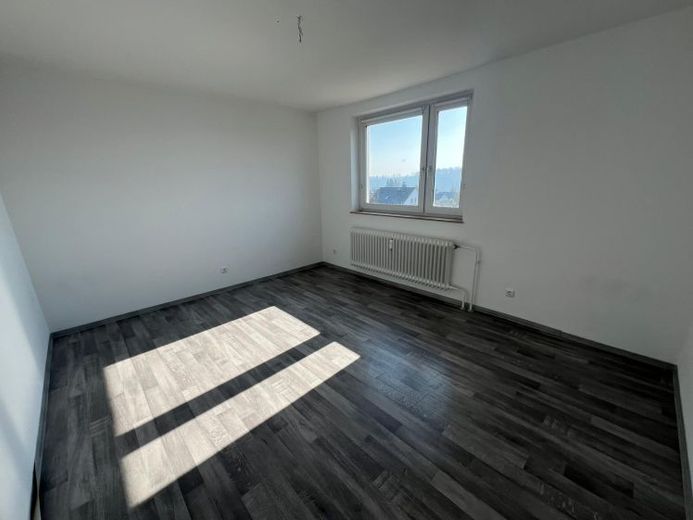 Helle 4-Zimmer-Wohnung mit Balkon in ruhiger Lage von Wunsiedel - 2. OG - ca. 91,45 m² – Foto 1