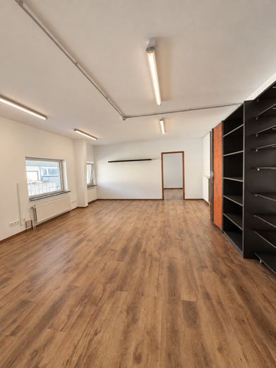 ¡Sin comisión! Nave de almacenamiento de 725 m² incl. oficina en Barsbüttel – Büroraum Nr. 1 OG