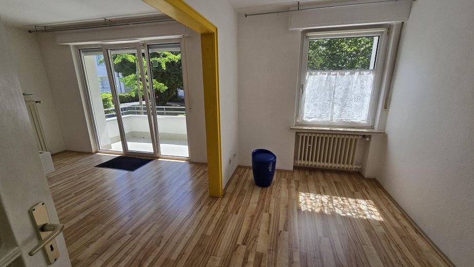 UN kampüsü ve Bundesviertel’e yakın, sakin konumda aydınlık 3 odalı daire – Wohn- und Esszimmer