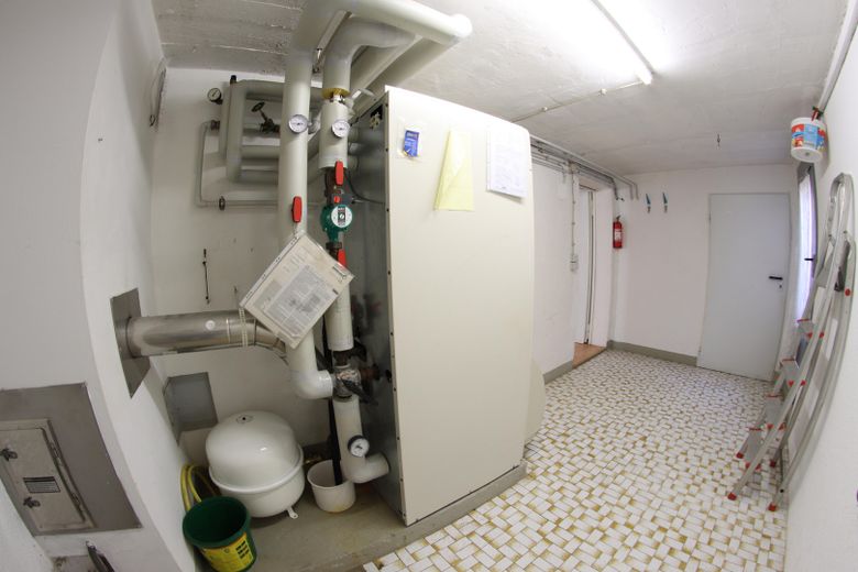 Idealny na czas emerytury: parterowy, wolnostojący dom jednorodzinny o powierzchni 100+90m² na działce o powierzchni 387 m² (kupno) – KG: Heizungskeller