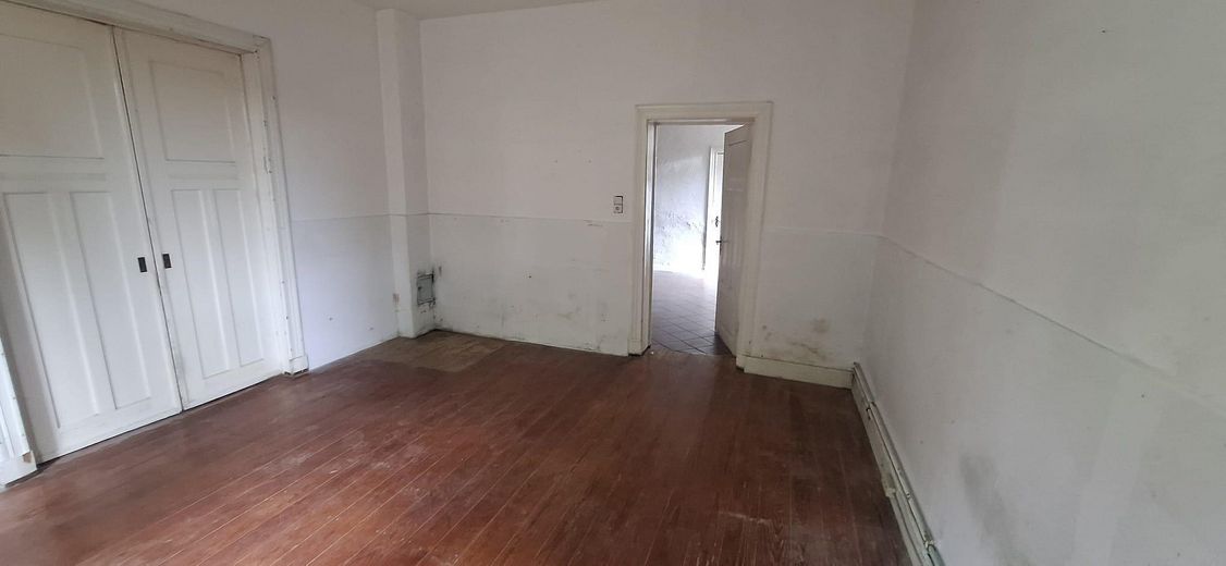 شقة دوبلكس من 6 غرف مع تراس على السطح لمن يرغب في التشكيل الذاتي في Siebenbäumen – Zimmer 1 (EG)