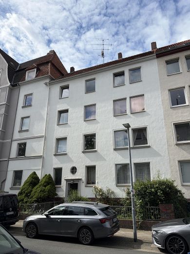 Rezerve: Linden-Mitte'de yatırım amaçlı veya kendi kullanımı için cazip 3 odalı daire – Haus von der Straßenseite